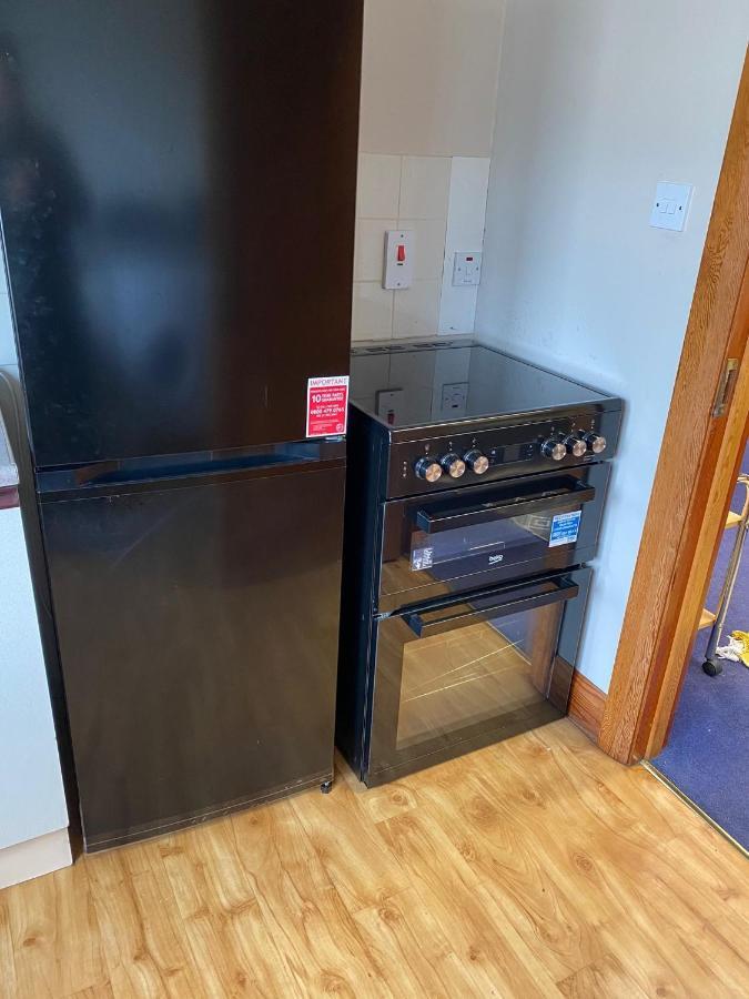 Lovely 3 Bedroom In Apartment *